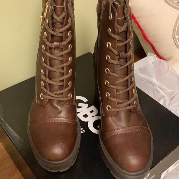 GBG Los Angeles Women's Sheeva Heeled Platform Lug Sole Booties - Picture 5 of 8